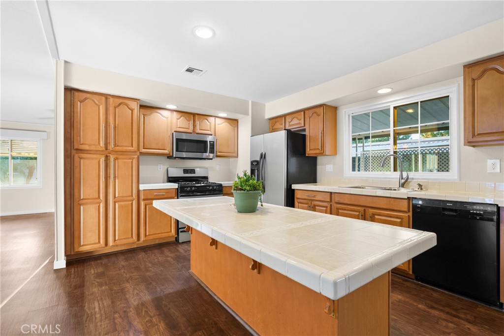 24001 Muirlands 47 47