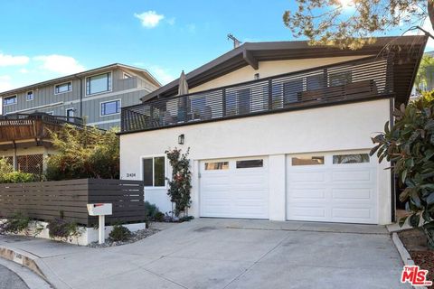 Photo of 21434 Salamanca Avenue, Woodland Hills, CA 91364 (MLS # 25614109)