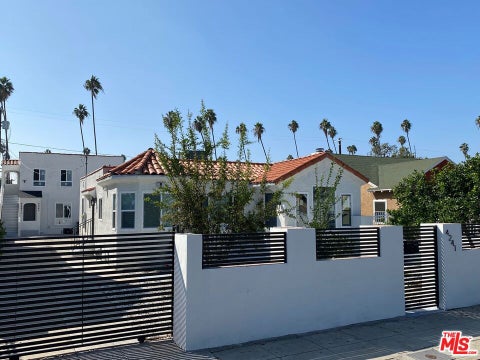 Photo of 4241 Arlington Avenue, Los Angeles, CA 90008 (MLS # 26992309)