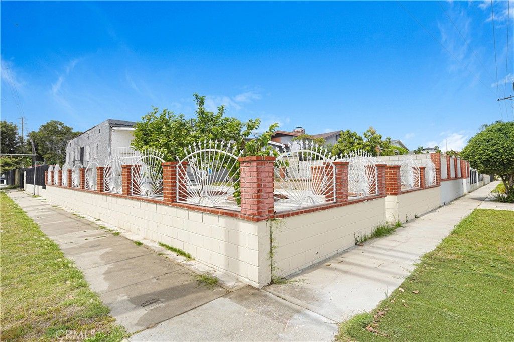 Photo of 9027 Menlo Ave, Los Angeles, CA 90044 (MLS # DW26072482)