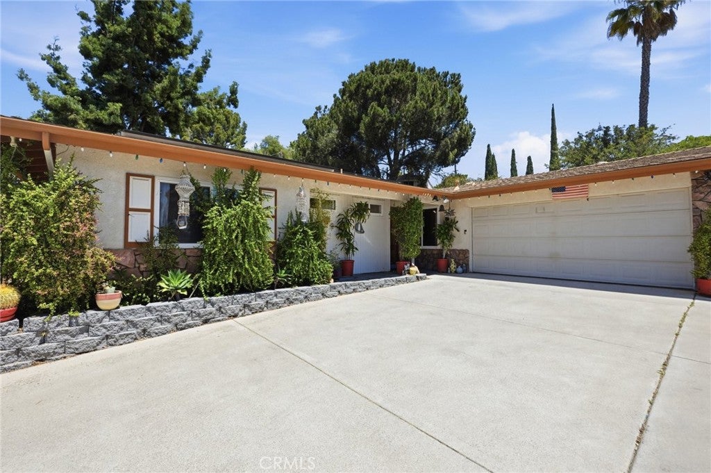1496 E El Norte Parkway, Escondido CA 92027
