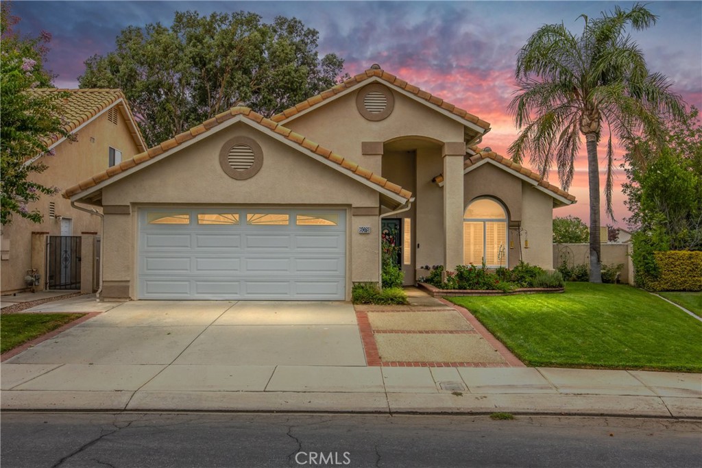Riviera plan 301 with retreat off master bedroom, inside laundry room. 2 bedroom, 2 bath at 1,550 sq.ft. - on cul-de-sac and golf course as well.
Hiickory hardwood floors in most of home - ceiling fans - shutters - built-ins in retreat as well as family room - quartz counter in kitchen - upgraded windows in most of home - storage in garage - alumawood patio cover.
HOME IS MOVE IN READY
Enjoy all the clubs and activities in Sun Lakes including 2 private golf courses - tennis - bocce ball - swimming