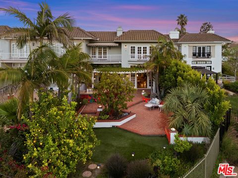 Photo of 2305 Canyonback Road, Los Angeles, CA 90049 (MLS # 26671163)