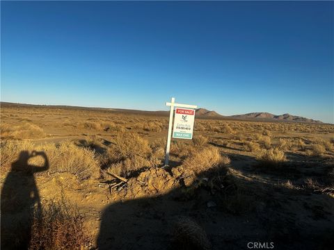 Photo of 140 E Ave I, Lancaster, CA 93535 (MLS # SR25251980)