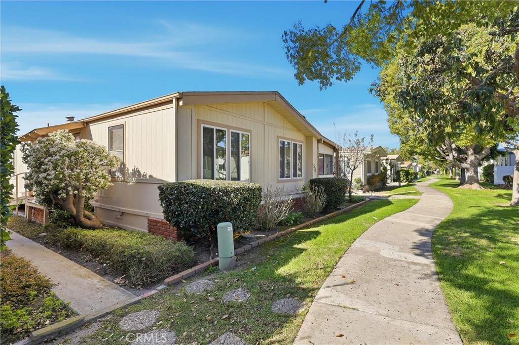 5200 Irvine Boulevard 54