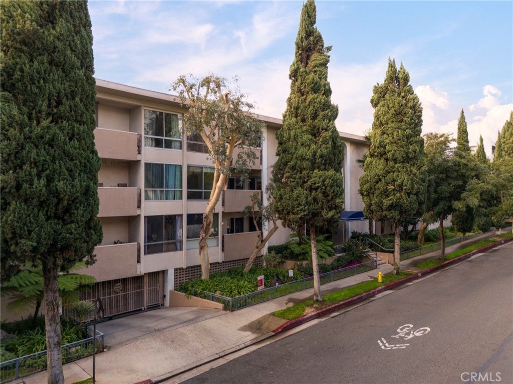 Photo of 927 N Kings Road #118, West Hollywood, CA 90069 (MLS # SB26076890)