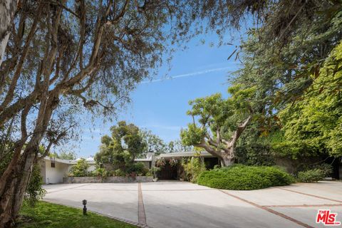 1018 N Crescent Drive Beverly Hills CA 90210