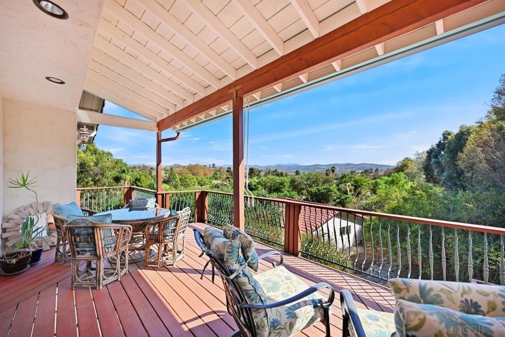 4488 La Canada