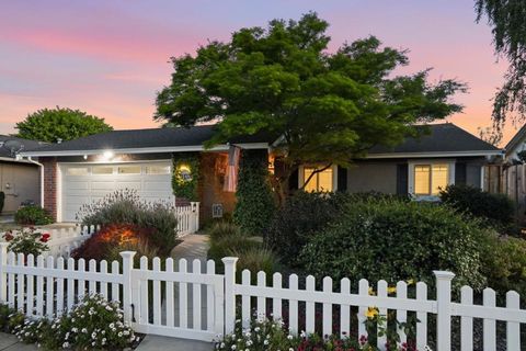 Photo of 1140 Valbusa Dr, Gilroy, CA 95020 (MLS # ML82041989)