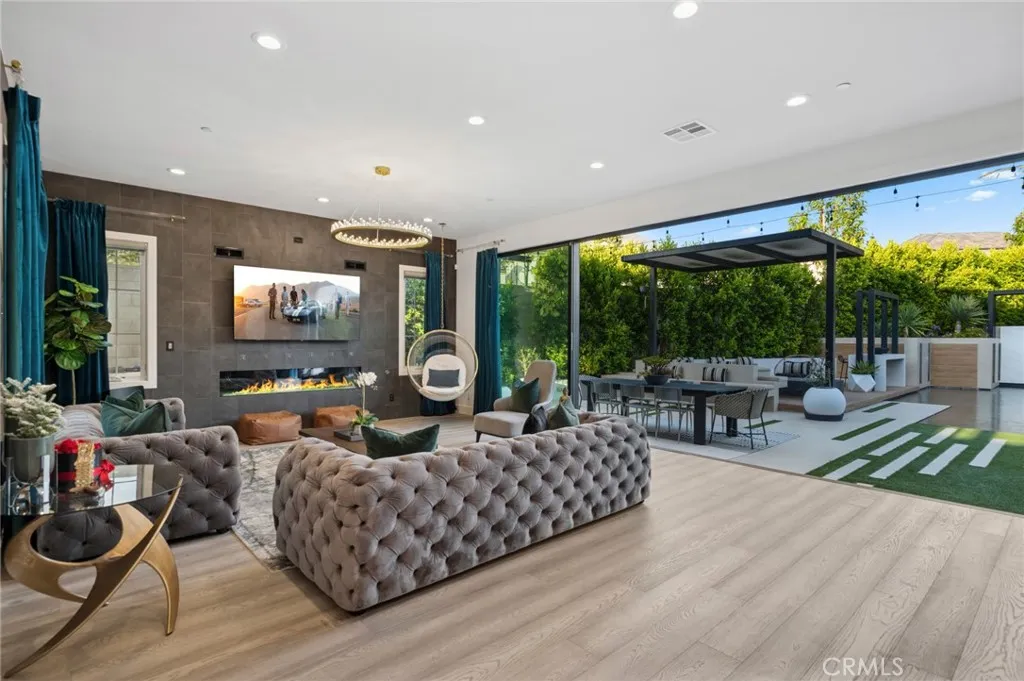 Irvine, California 92618, United States, 5 Bedrooms Bedrooms, ,6 BathroomsBathrooms,Residential,Active,165260