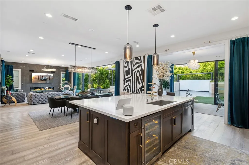 Irvine, California 92618, United States, 5 Bedrooms Bedrooms, ,6 BathroomsBathrooms,Residential,Active,165260