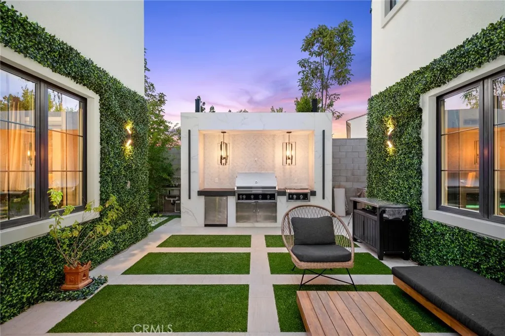 Irvine, California 92618, United States, 5 Bedrooms Bedrooms, ,6 BathroomsBathrooms,Residential,Active,165260