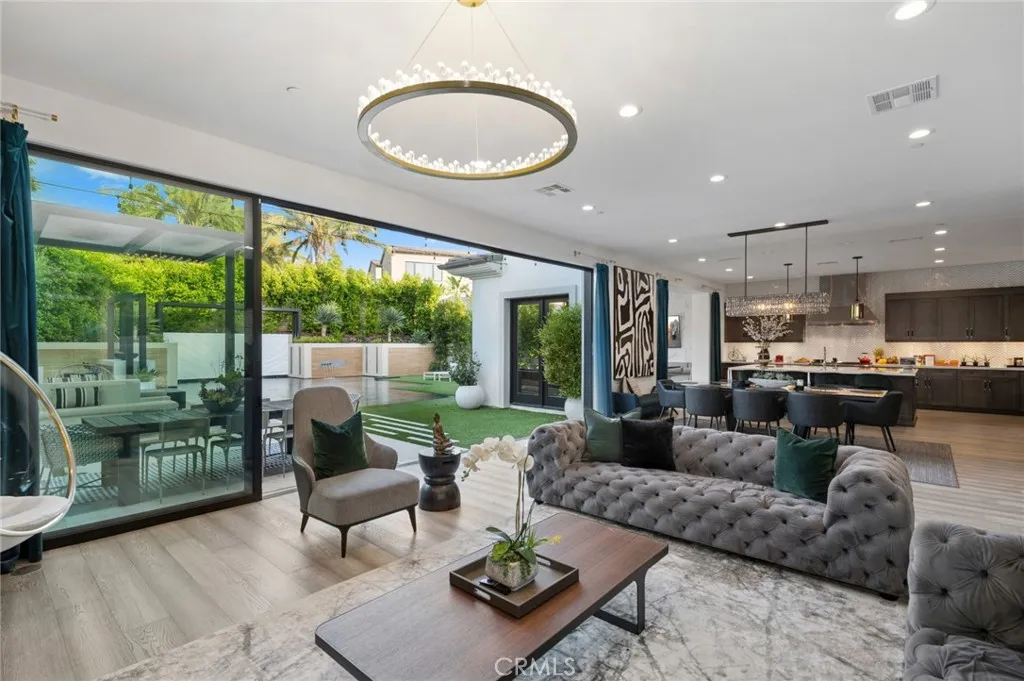 Irvine, California 92618, United States, 5 Bedrooms Bedrooms, ,6 BathroomsBathrooms,Residential,Active,165260