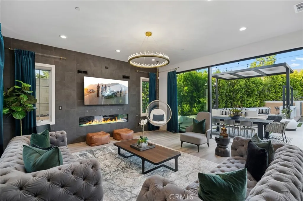 Irvine, California 92618, United States, 5 Bedrooms Bedrooms, ,6 BathroomsBathrooms,Residential,Active,165260