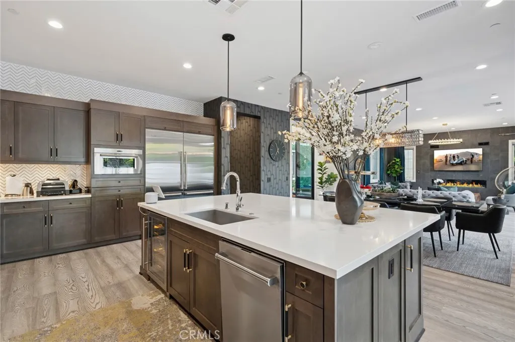 Irvine, California 92618, United States, 5 Bedrooms Bedrooms, ,6 BathroomsBathrooms,Residential,Active,165260