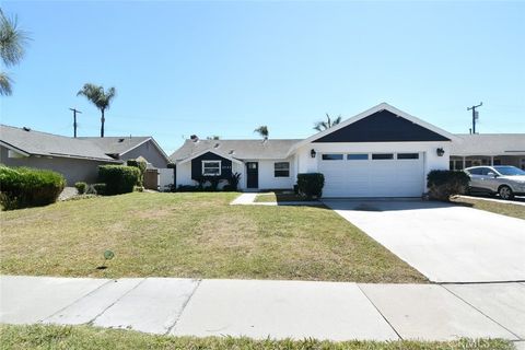 Photo of 5082 Bluejay Cir, Huntington Beach, CA 92649 (MLS # OC25247947) Photo of 5082 Bluejay Cir, Huntington Beach, CA 92649 (MLS # OC25247947)