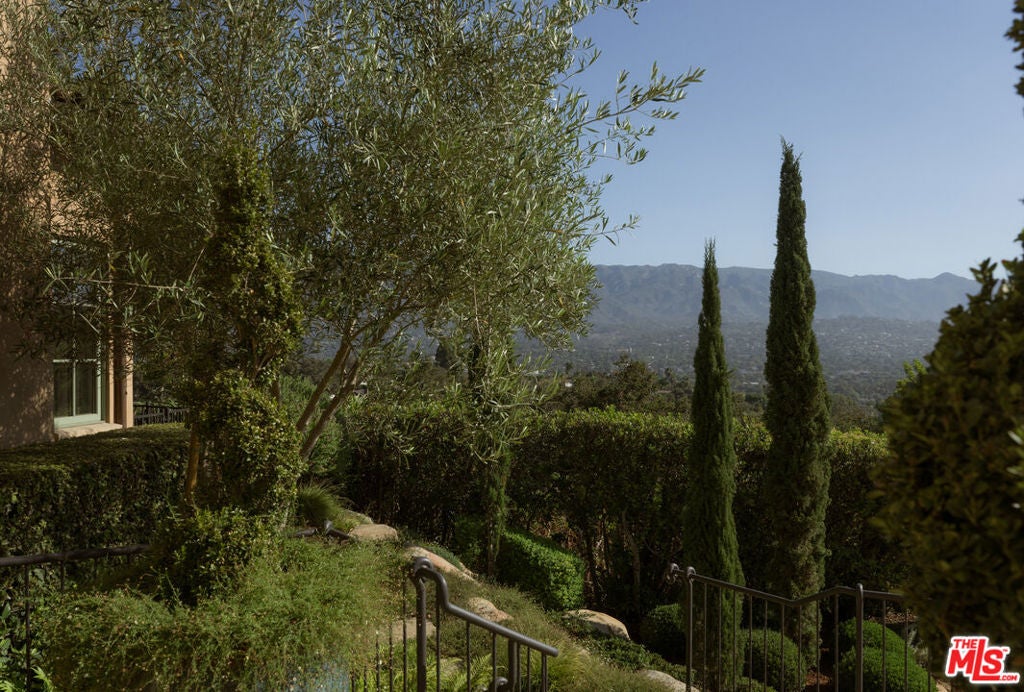 1490 La Cima Road