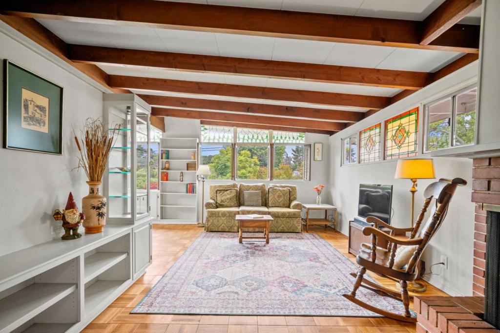 831 Arlington Place