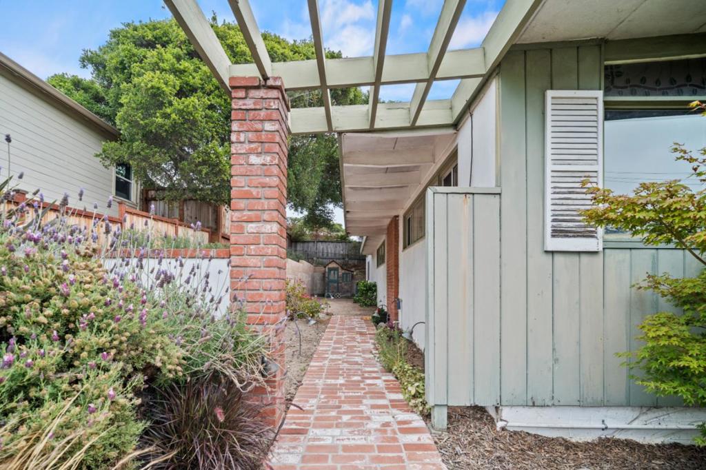 831 Arlington Place