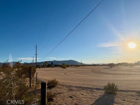 Photo of 23585 Bear Valley Rd, Apple Valley, CA 92308 (MLS # HD25271237)