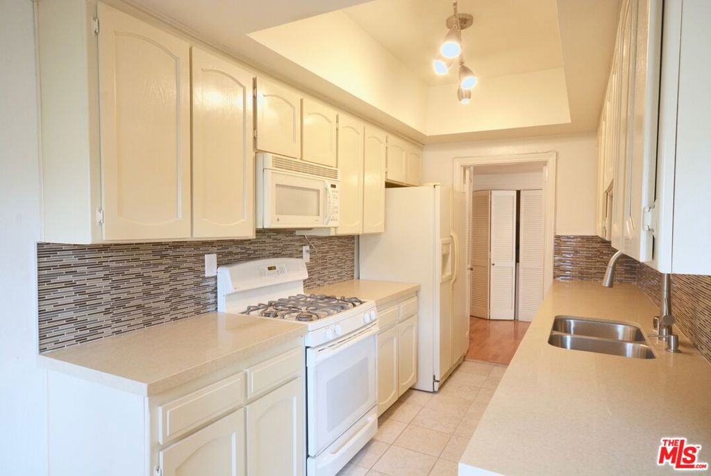 A beautiful 2 bed, 2 bath apartment in one of most desirable areas of Brentwood. This delightful unit is within a few blocks to Brentwood's amazing San Vicente Blvd. retail and restaurants. Enter into the main living space featuring a beautiful open floor plan with two balconies' off of the living room providing an abundance amount of natural light. Kitchen includes appliances, custom cabinets, and sleek quartz countertops with a stunning backsplash that adds flare. There is a washer/dryer in unit and ample amount of closet space throughout. The building recently installed security cameras for the safety of all residents.