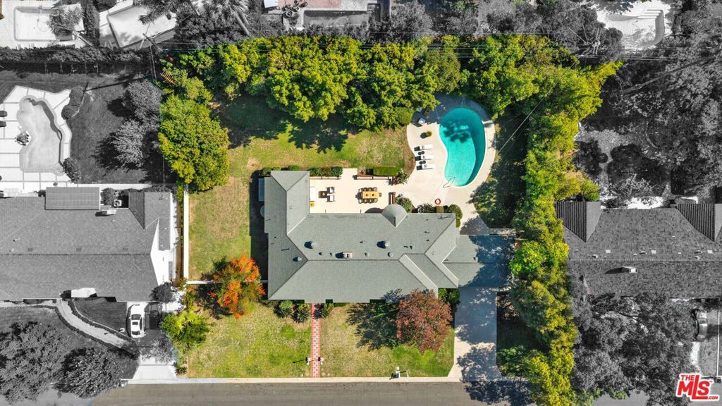 Photo of 6900 Chisholm Avenue, Lake Balboa, CA 91406 (MLS # 25607293)