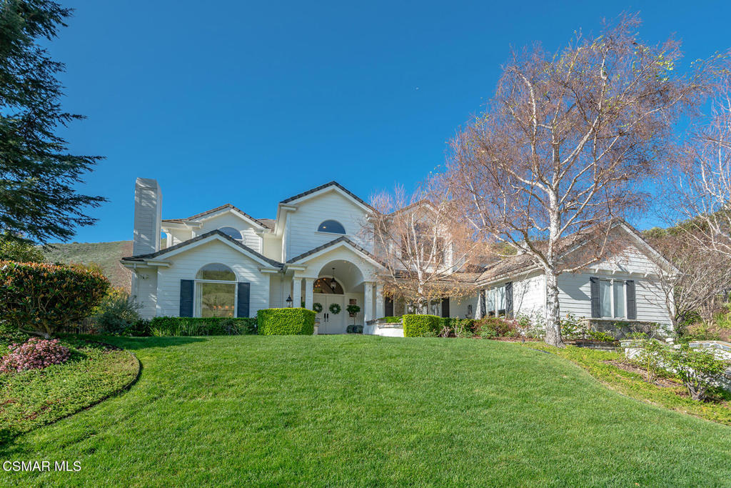 3886 Cresthaven Drive