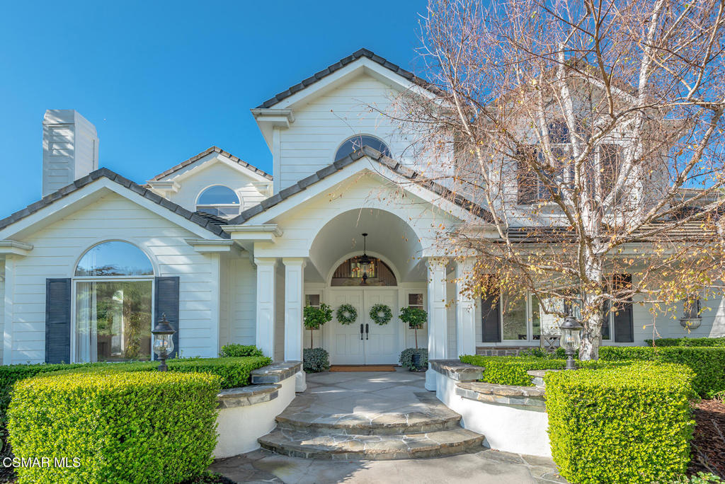 3886 Cresthaven Drive