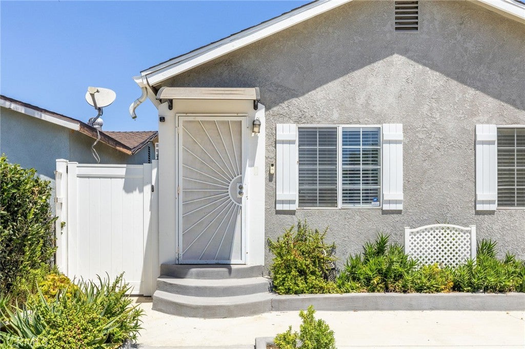 909 E I Street