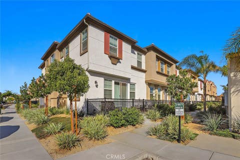 Photo of 40302 Calle Real Real, Murrieta, CA 92563 (MLS # CV26158069)