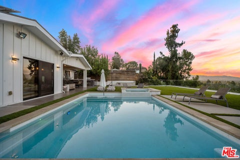 Photo of 20461 Coulson Street, Woodland Hills, CA 91367 (MLS # 26992955)