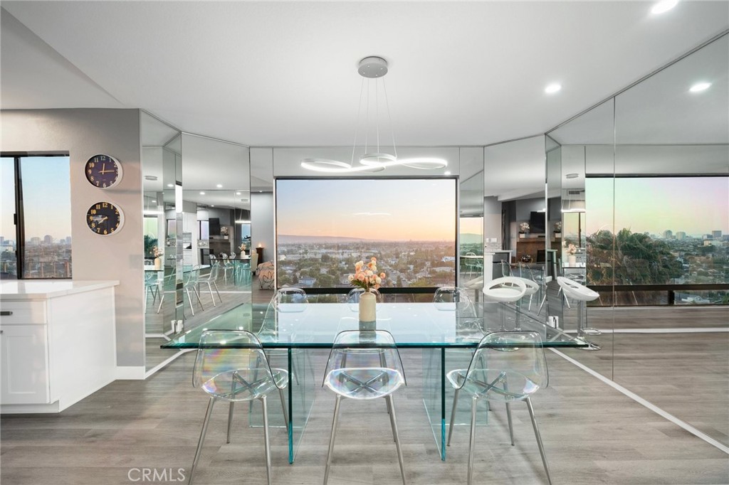 1995 Molino Avenue 301