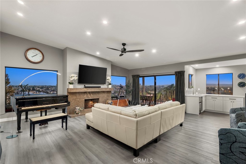 1995 Molino Avenue 301