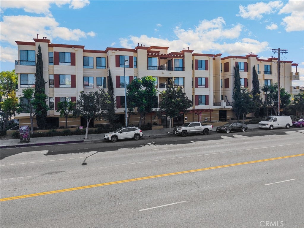 6938 Laurel Canyon BLVD