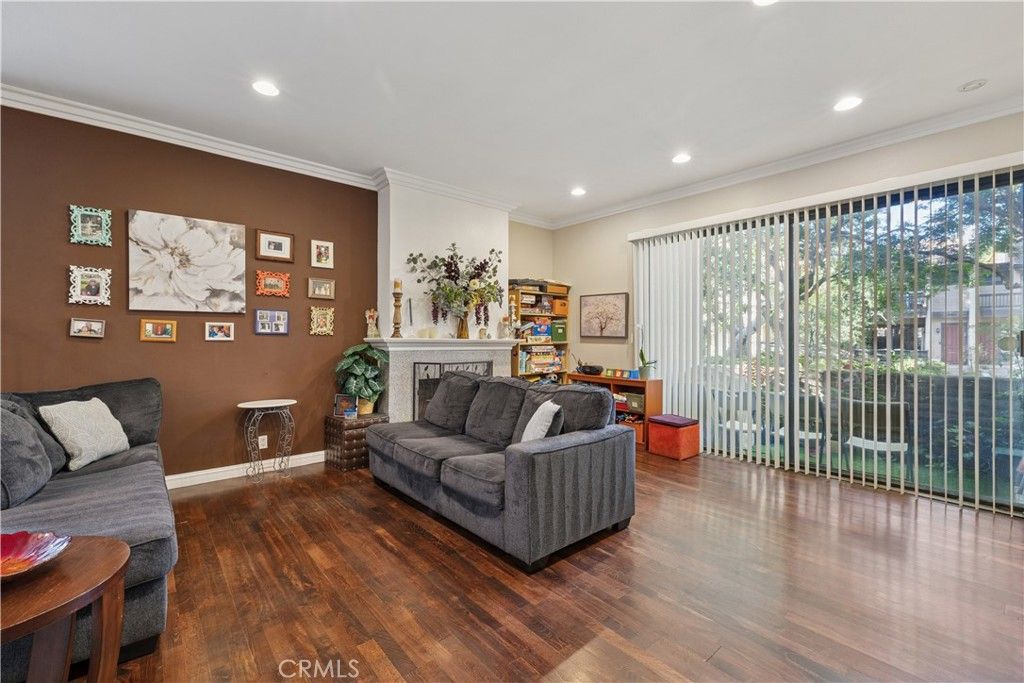 Photo of 21900 Marylee St #281, Woodland Hills, CA 91367 (MLS # SR25225440)