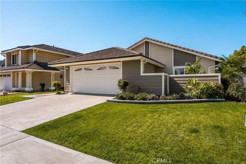 Photo of 6 Whitecloud, Irvine, CA 92614 (MLS # OC26042925)