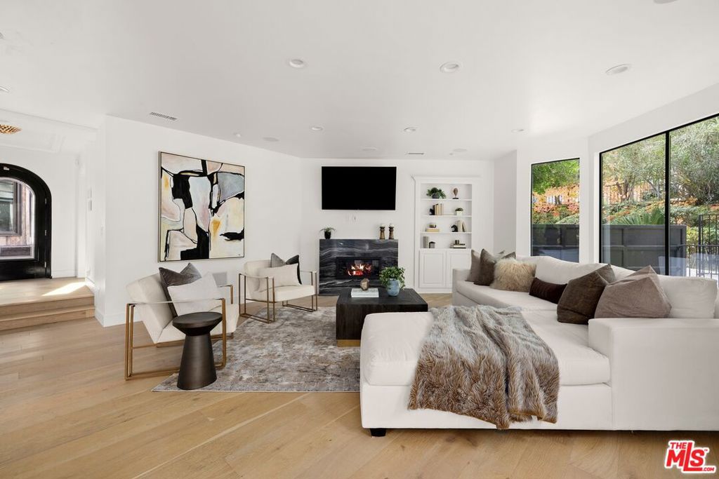 16881 Oak View Drive