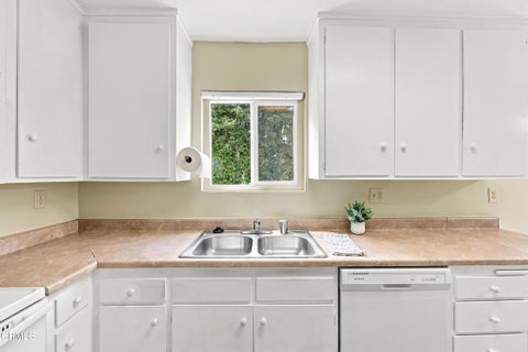 Tiny photo for 138 S Bryn Mawr Street #33, Ventura, CA 93003 (MLS # V1-37769)
