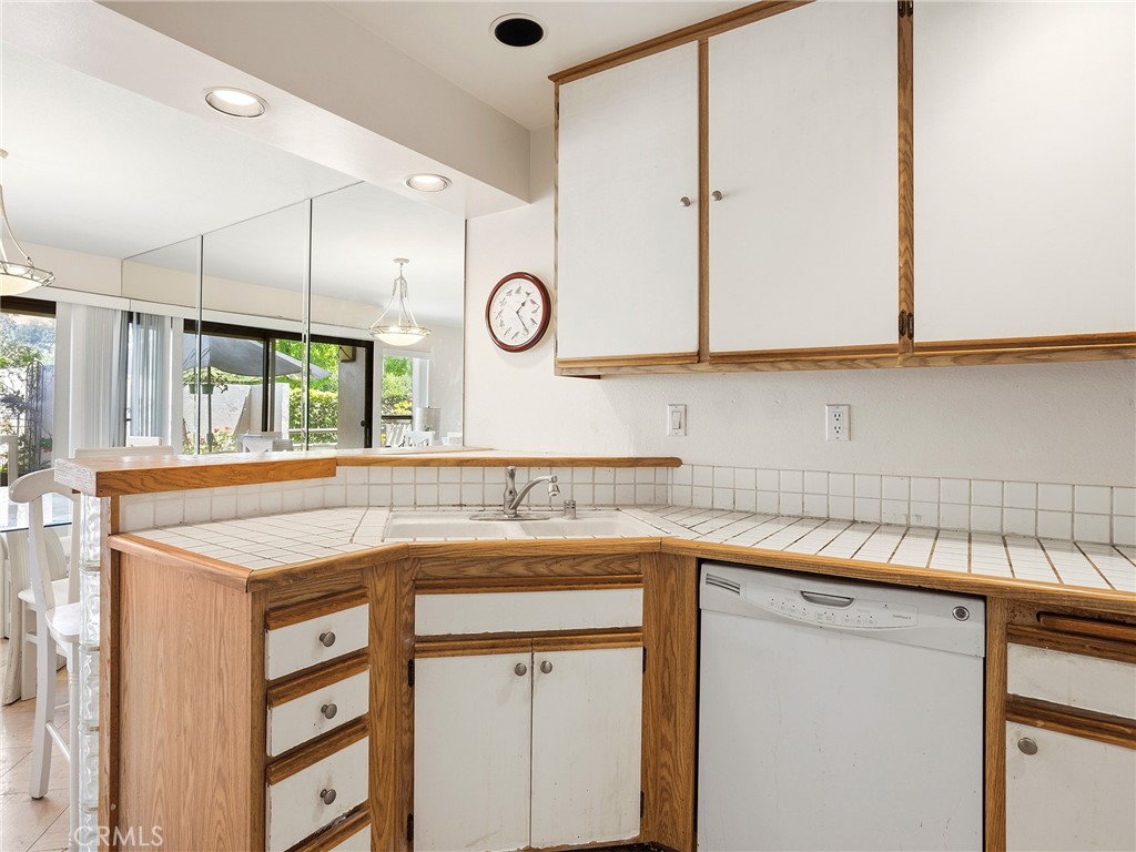 4261 Las Virgenes Road 5