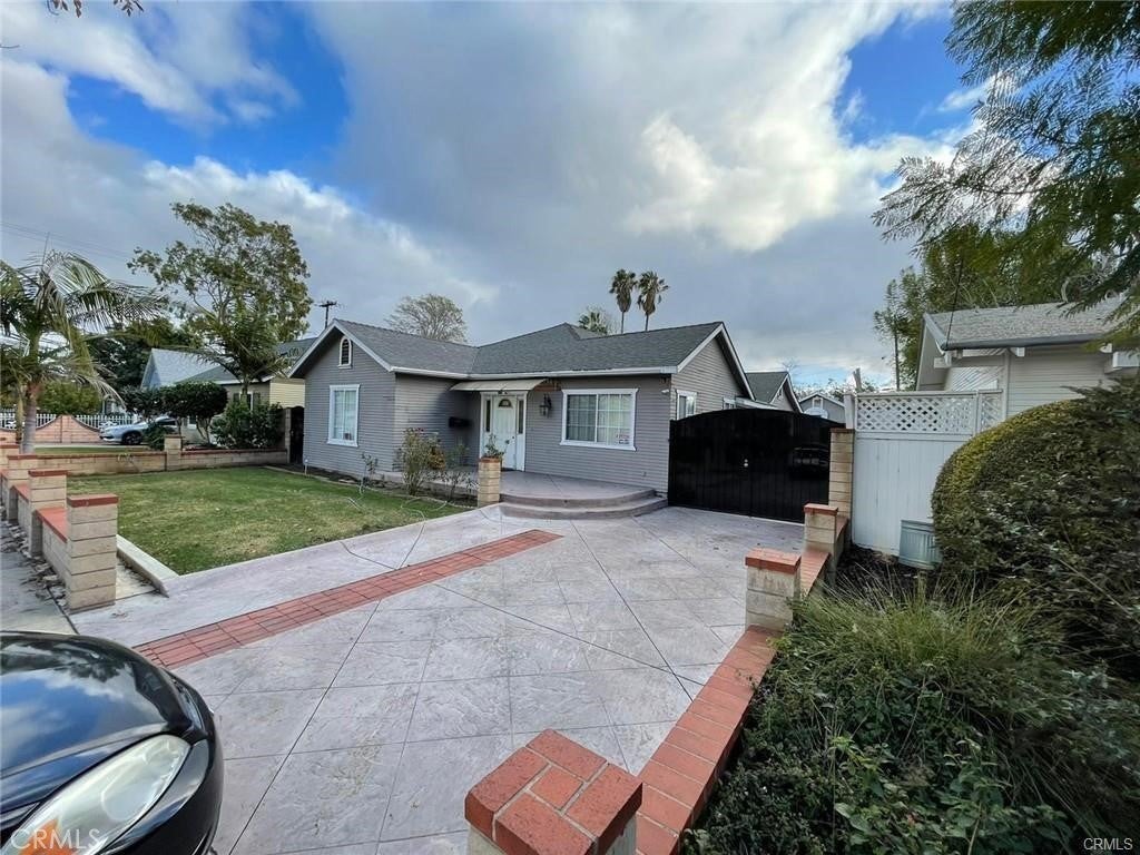 326 E Bishop St, Santa Ana CA 92701
