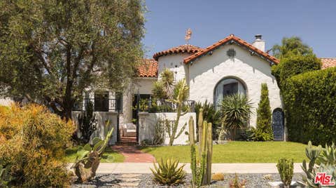 Photo of 357 N Harper Avenue, Los Angeles, CA 90048 (MLS # 26849209)