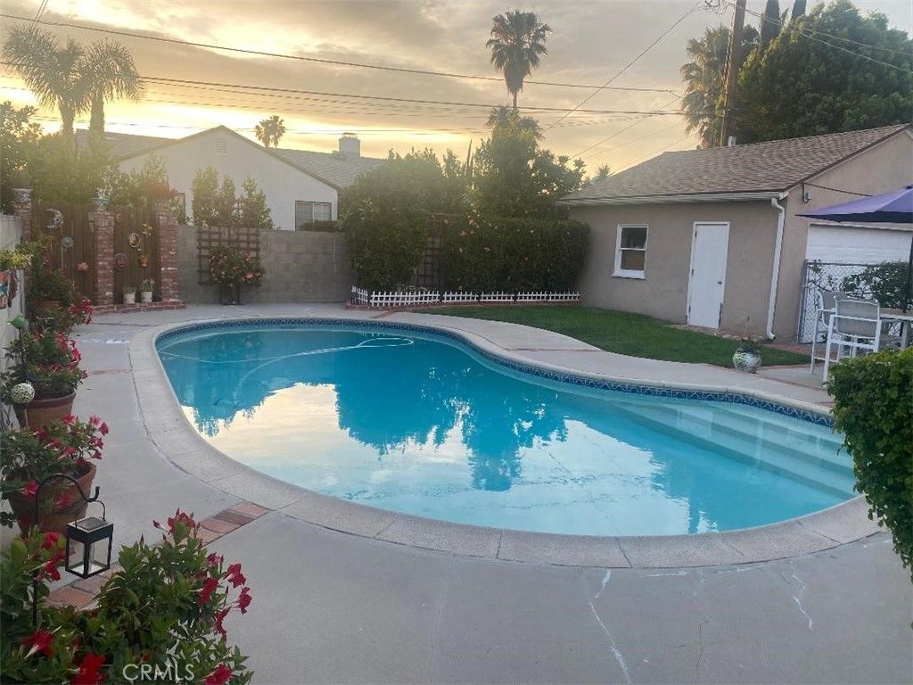 Photo of 6347 Bovey Avenue, Tarzana, CA 91335 (MLS # SR26077775)