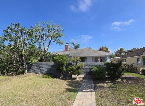Photo of 2520 Midvale Avenue, Los Angeles, CA 90064 (MLS # 25604179)