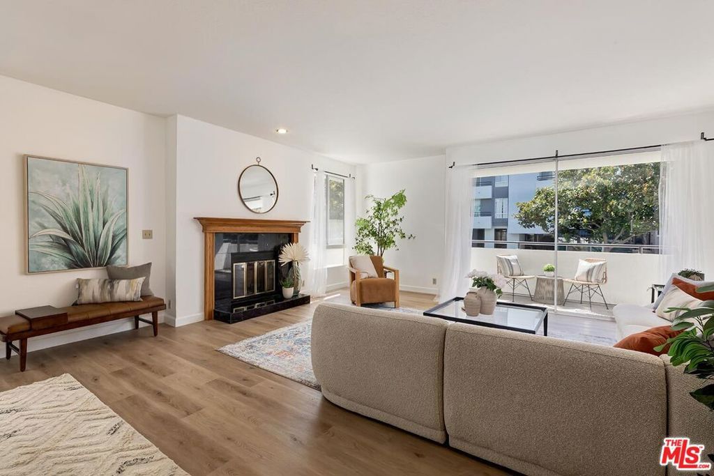 Photo of 1164 Wellesley Avenue #103, Los Angeles, CA 90049 (MLS # 25600105)
