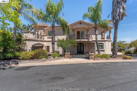 Photo of 131 131 Montecito Crescent Cres, Walnut Creek, CA 94597 (MLS # 41125443)