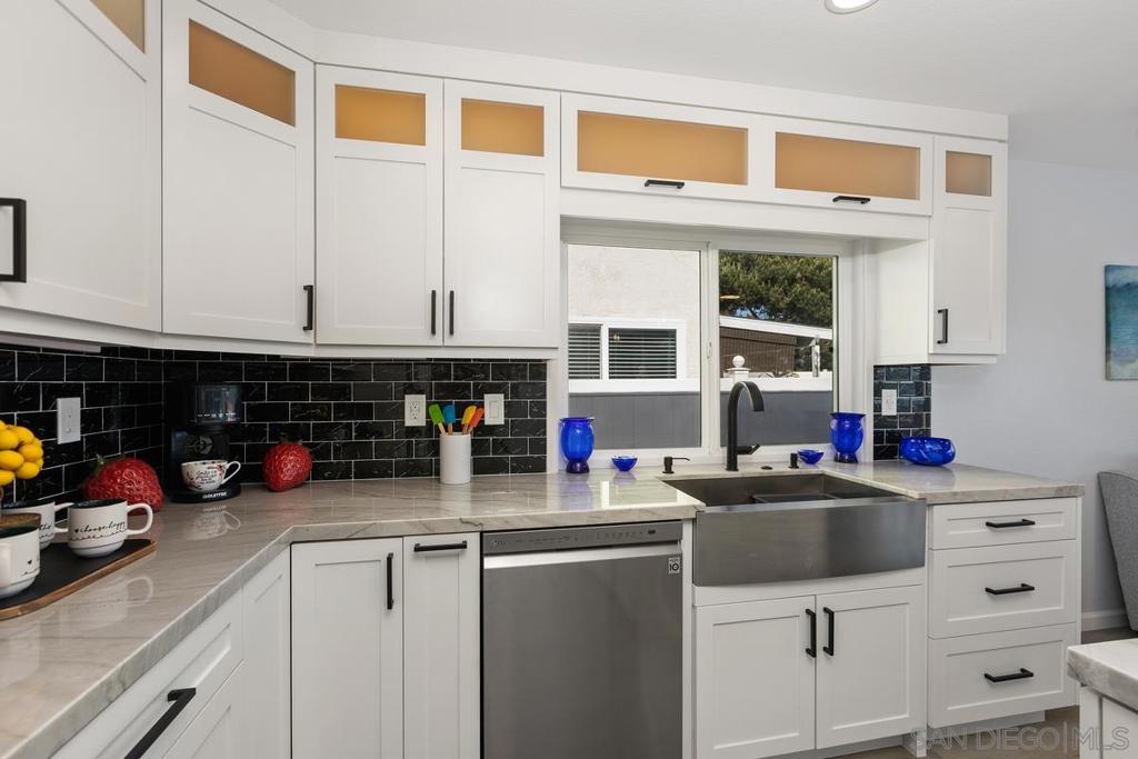 1374 VALENCIA LOOP