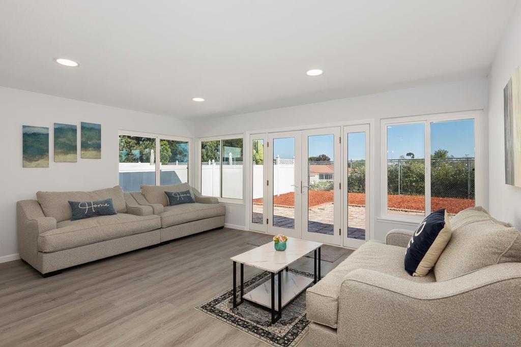 1374 VALENCIA LOOP