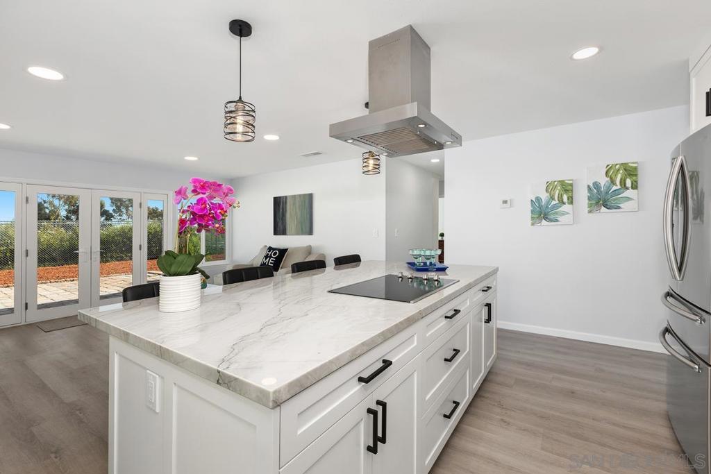 1374 VALENCIA LOOP