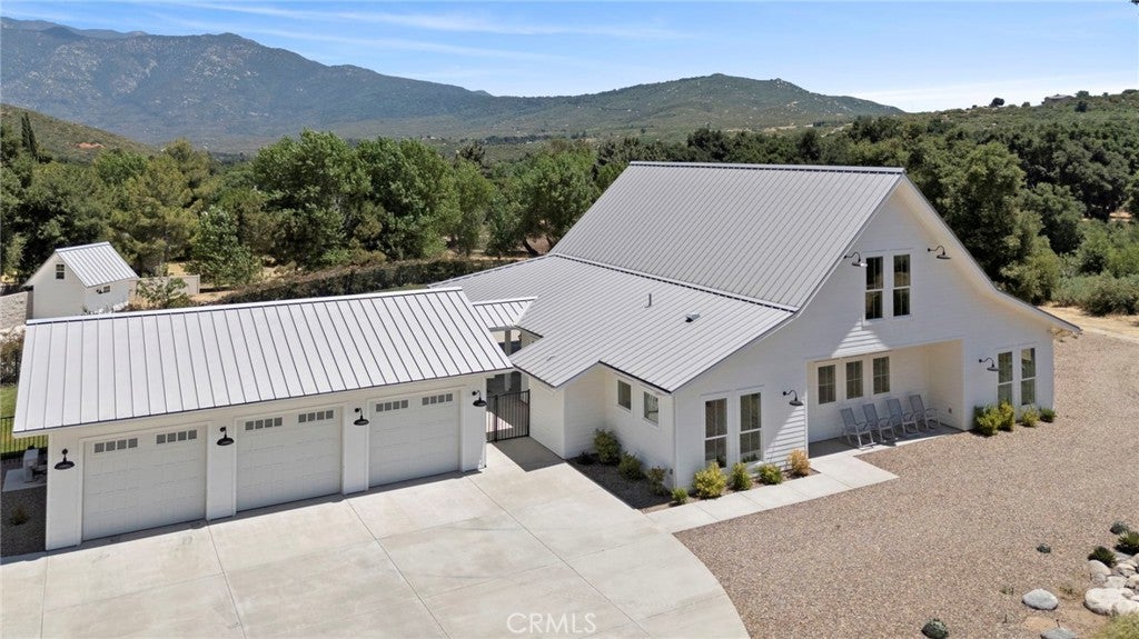 47043 Twin Pines Road
