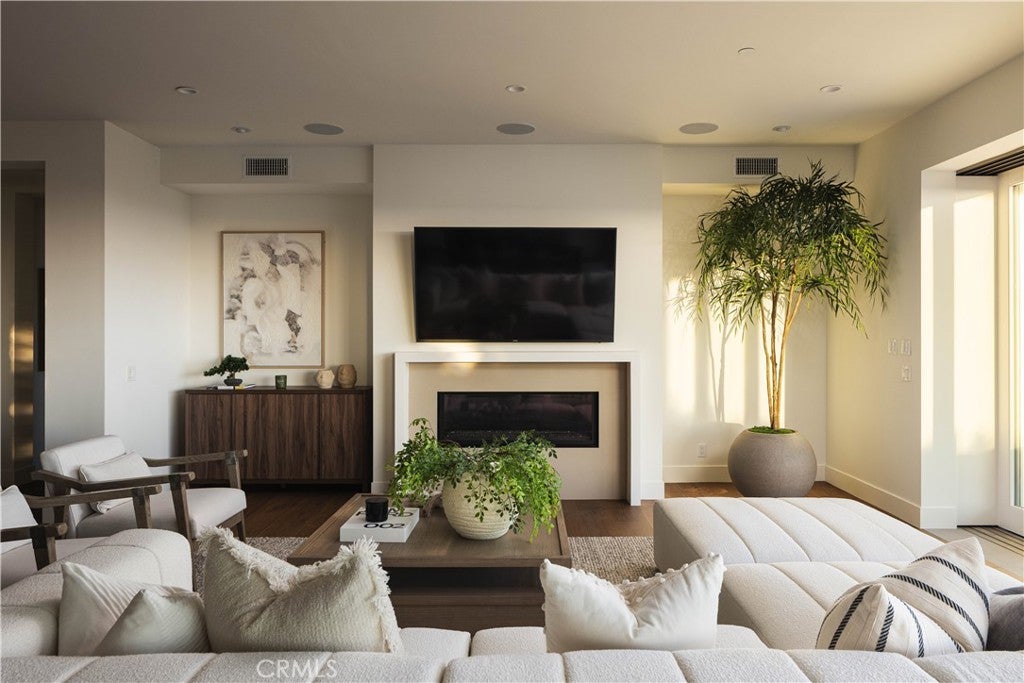 448 Serra Drive